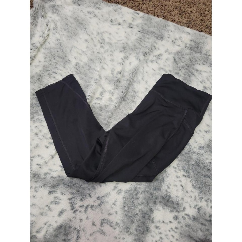 Black athletic capris